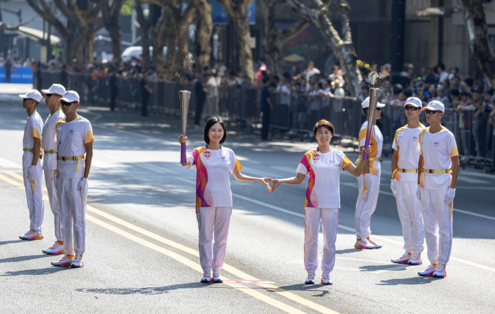 从古城到新城 杭州第19届亚洲运动会火炬传递绍兴站顺利完成(图6)