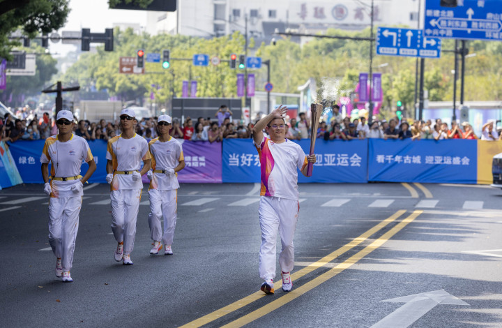 从古城到新城 杭州第19届亚洲运动会火炬传递绍兴站顺利完成(图10)