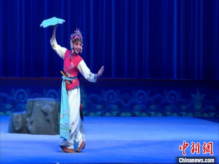 桂剧演员谈地方戏曲发展：观众对桂剧不够了解 要慢慢培养(图2)