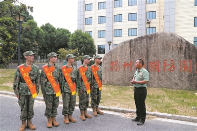 下半年新兵起运,各地组织形式多样的欢送仪式(图4) 下半年新兵起运,各地组织形式多样的欢送仪式(图4)