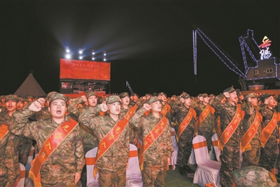 岳阳军地联合举办2023年下半年欢送新兵暨全民国防教育晚会(图1) 岳阳军地联合举办2023年下半年欢送新兵暨全民国防教育晚会(图1)