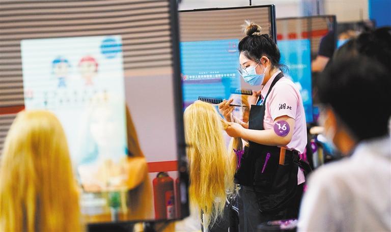 匠心筑梦――第二届全国职业技能大赛掠影(图3)