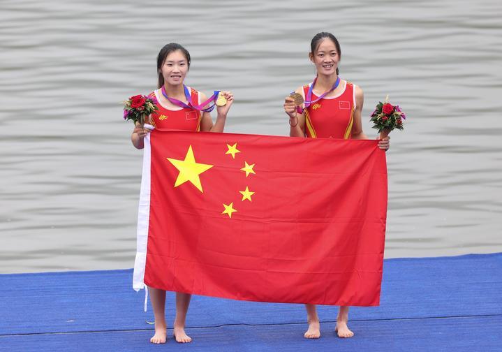 迈向更加光明的未来――各界群众欢度国庆(图8)
