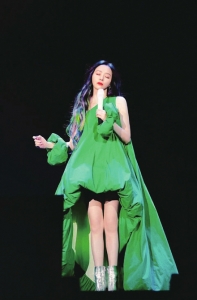 成都近期演唱会“爆棚”张靓颖时隔五年再开巡演(图1)