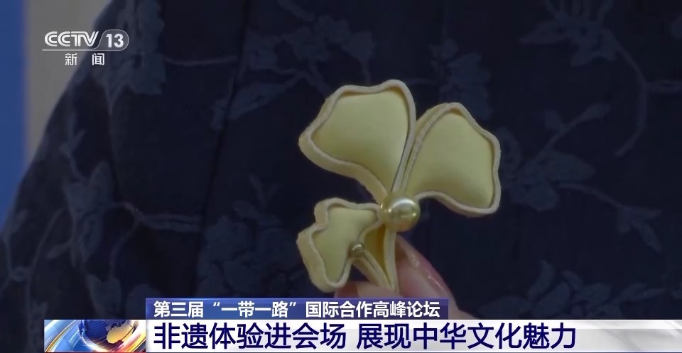 景泰蓝 京式旗袍 非遗体验进会场 展现中华文化魅力(图4)