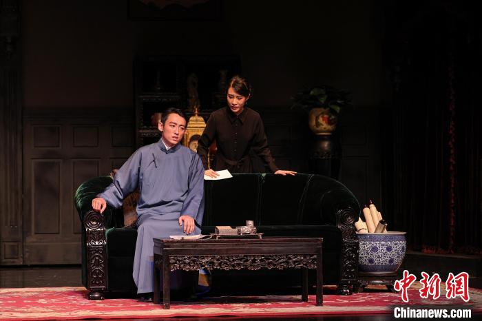 北师大版《雷雨》登上曹禺剧场舞台(图1)