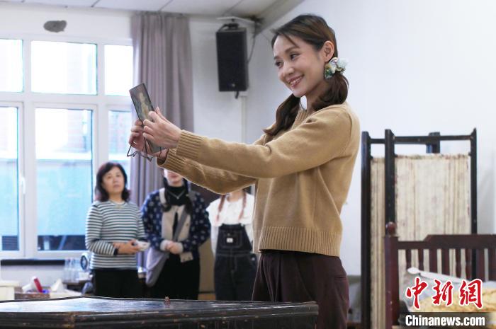 “上海闲话”版舞台剧《长恨歌》首次公开排练现场(图1) “上海闲话”版舞台剧《长恨歌》首次公开排练现场(图1)