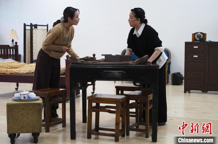 “上海闲话”版舞台剧《长恨歌》首次公开排练现场(图4) “上海闲话”版舞台剧《长恨歌》首次公开排练现场(图4)