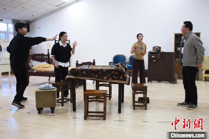 “上海闲话”版舞台剧《长恨歌》首次公开排练现场(图5) “上海闲话”版舞台剧《长恨歌》首次公开排练现场(图5)