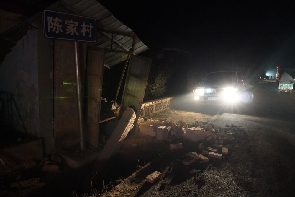 来自积石山地震灾区的最新报道丨每一缕光线，都是希望(图1)