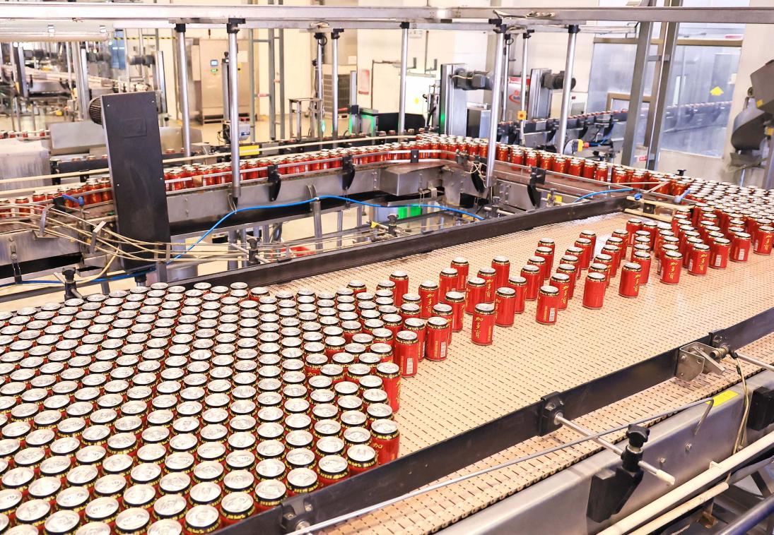 产线24小时连轴转  加多宝开足马力备战2024春节消费市场(图1)