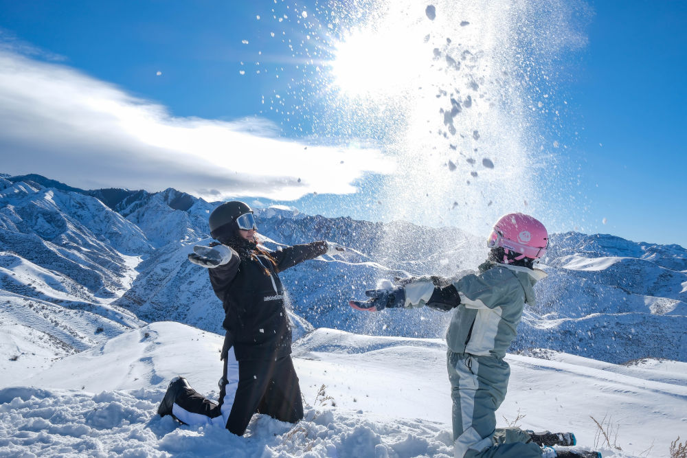 四季看新疆之追着雪花看新疆|寒冬变“燃冬”――新疆冰雪旅游一线扫描