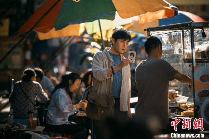 对话剧版《三大队》创作团队：拍出“案”中的暗与光(图1)