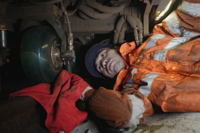 钢轨探伤工 夜探400里(图1)