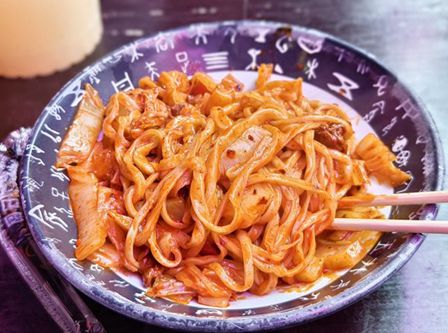 【新春走基层】陕西咸阳汇通面全年火爆 春节排队吃面(图4)