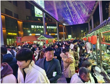 【新春走基层】陕西咸阳汇通面全年火爆 春节排队吃面(图2)