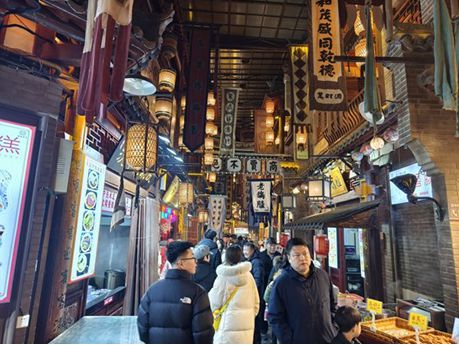 【新春走基层】美食配美景，秦都福园巷子迎八方游客(图2)