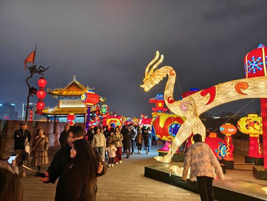 【新春走基层】梦回盛唐！西安城墙灯会游人如织(图5)