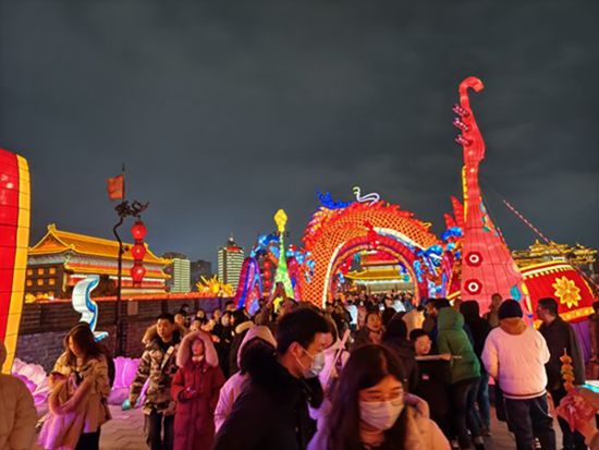 【新春走基层】梦回盛唐！西安城墙灯会游人如织(图6)