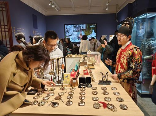 【新春走基层】梦回盛唐！西安城墙灯会游人如织(图9)