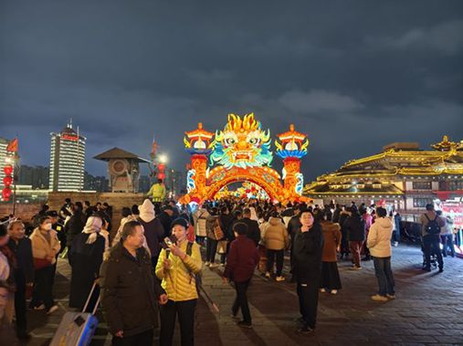 【新春走基层】梦回盛唐！西安城墙灯会游人如织(图7)