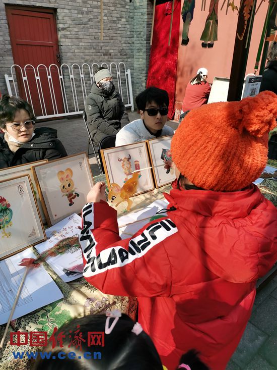 【新春走基层】北京:逛庙会,让“年味”拉满(图7) 【新春走基层】北京:逛庙会,让“年味”拉满(图7)