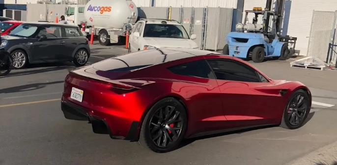 特斯拉Roadster跑车新车型将于今年公布 马斯克称“它不能被视为汽车”(图1)