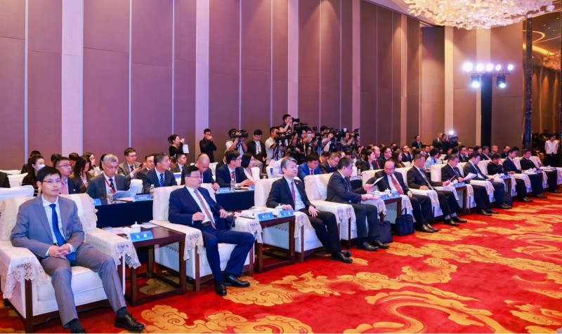 
			南国集团签约参加第二届中国国际供应链促进博览会
		(图2)