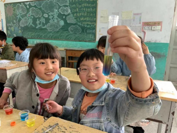 
			传音携手“情系远山”，共筑乡村科学梦想
		(图1)