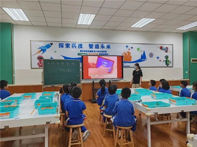 
			AI科普进校园,童程童美为中小学校带来科创新课堂
		(图1)