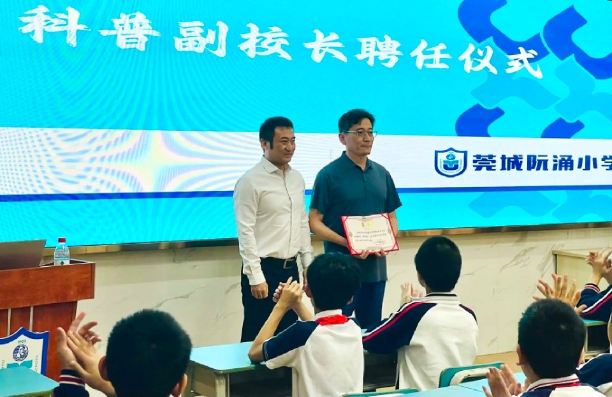 
			AI科普进校园,童程童美为中小学校带来科创新课堂
		(图4)