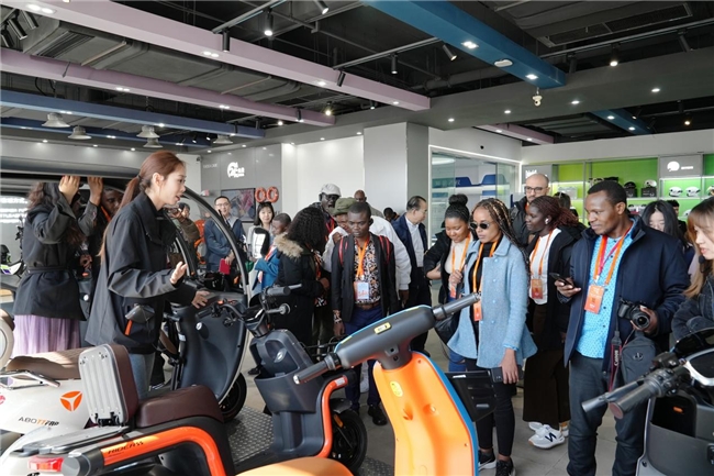 
			雅迪再获外媒认可！2024“走读中国”见证全球中短途出行领导者实力
		(图2)