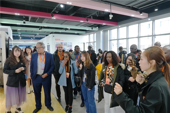 
			雅迪再获外媒认可！2024“走读中国”见证全球中短途出行领导者实力
		(图5)