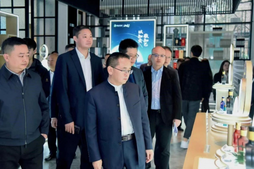 春风吹古蜀 君子襄盛会――贵州习酒亮相第110届全国糖酒会(图2) 春风吹古蜀 君子襄盛会――贵州习酒亮相第110届全国糖酒会(图2)