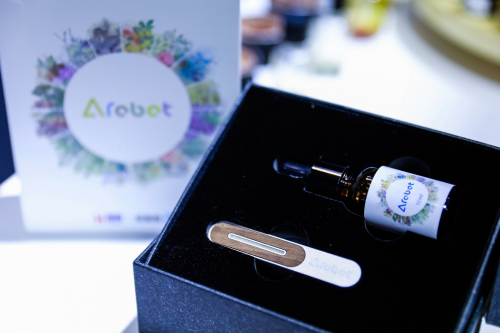 
			坚持以科技创新为核心驱动力 朱林瑶推动华宝国际不断向前发展
		(图2)