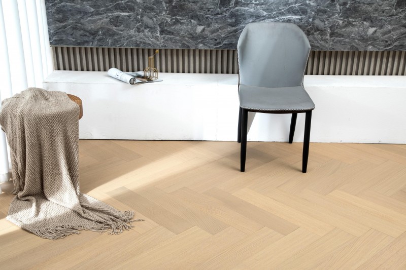 
			安信地板亲肤系列，用精致与舒适构筑春日里的理想空间
		(图4)