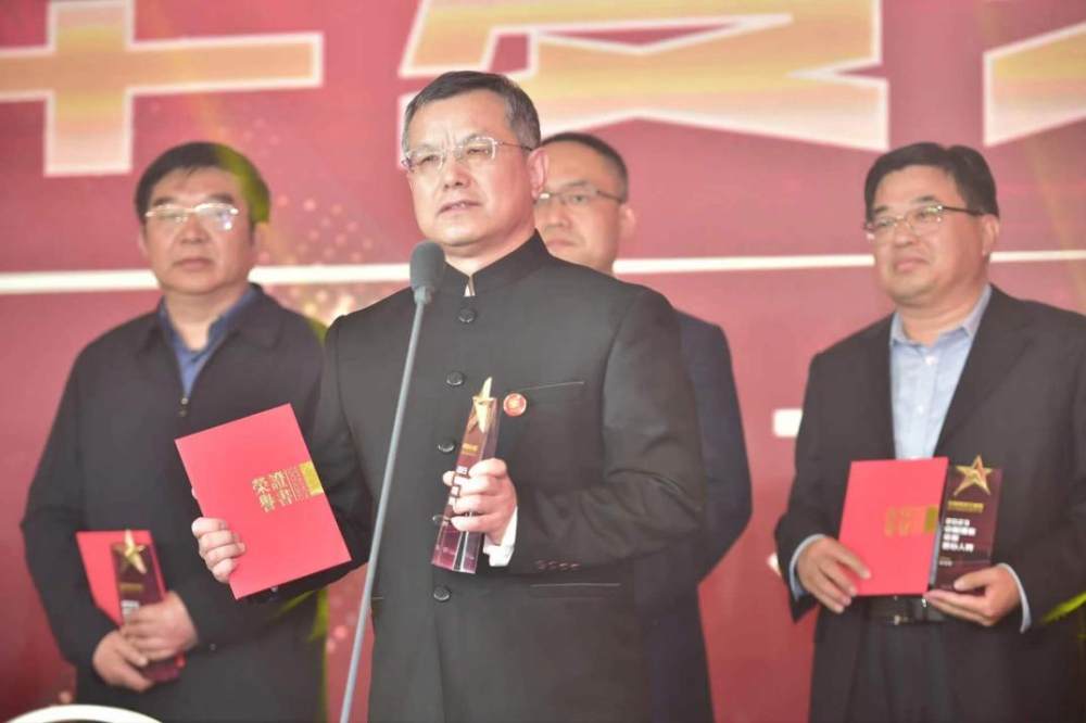 务实竞进载誉前行,四特酒荣获“中国酒业华夏奖”两项大奖(图3) 务实竞进载誉前行,四特酒荣获“中国酒业华夏奖”两项大奖(图3)