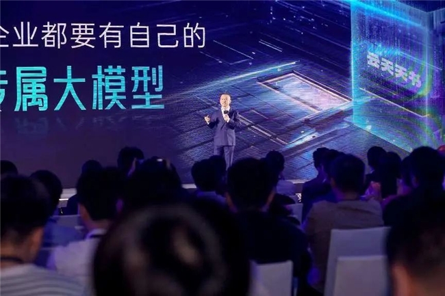 
			云天励飞发布深目AI模盒，让大模型应用平民化
		(图2)