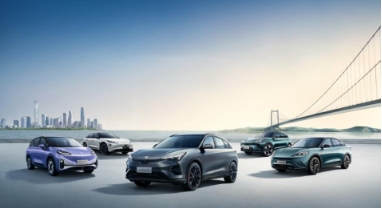 
			北汽极狐:“走得快”还要“走得远”
		(图1)