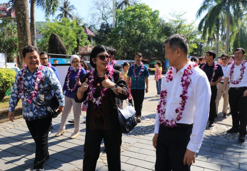 
			印尼・海南推广中心在兴隆巴厘村景区盛大开幕 南国集团助力中印尼交流合作
		(图7)