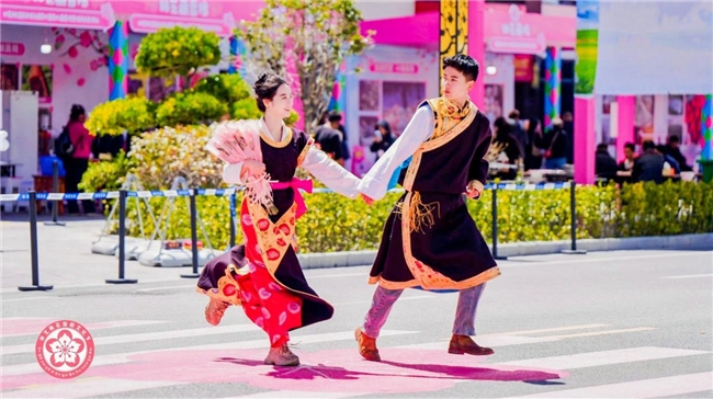 林芝第二十一届桃花节盛大开幕，全景式文旅升级擦亮“青春林芝”品牌名片(图2)