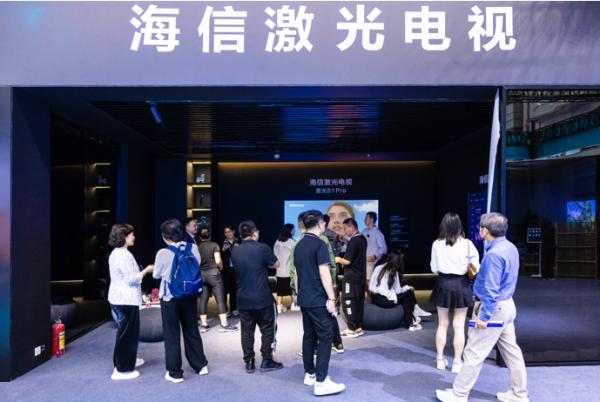 
			100英寸可折叠电视深圳吸睛！海信激光电视星光S1又获金奖
		(图1)