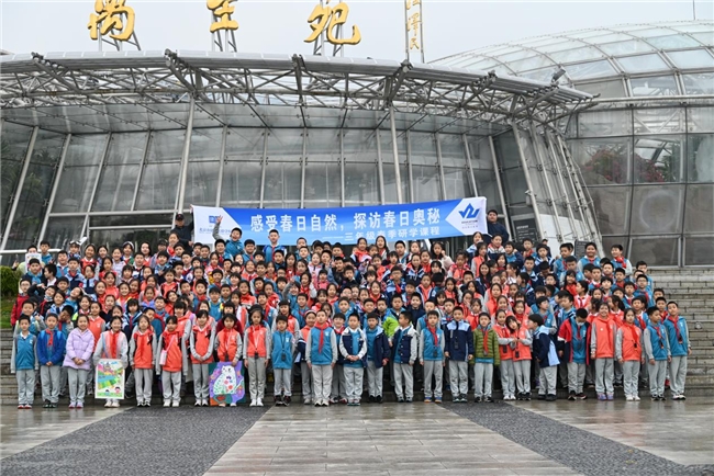 
			感受春日自然，探访春日奥秘 ——北京市建华实验学校三年级部春季研学课程
		(图1)