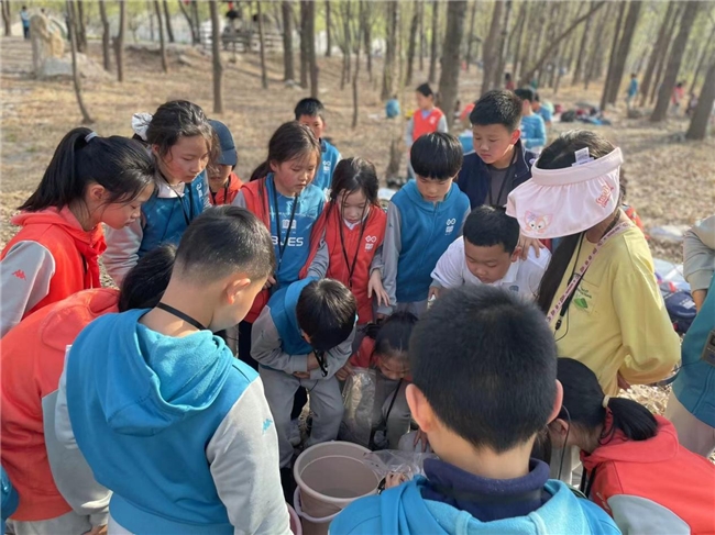 
			感受春日自然，探访春日奥秘 ——北京市建华实验学校三年级部春季研学课程
		(图4)