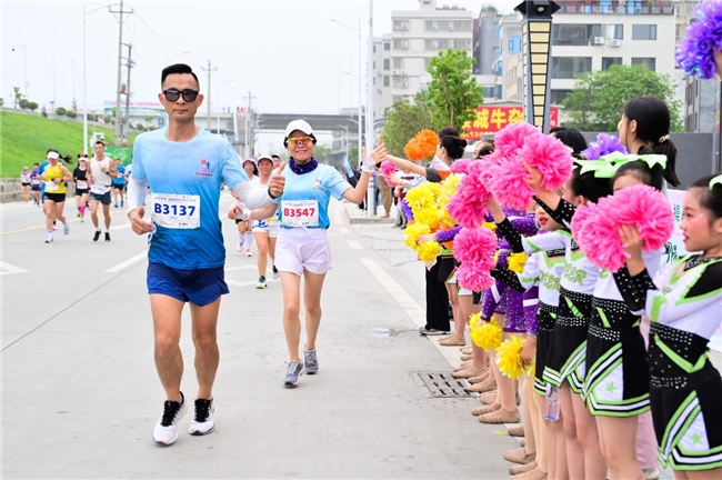 
			八千跑友共赴岭东首邑！人民保险・2024潮州半程马拉松赛精彩落幕
		(图16)