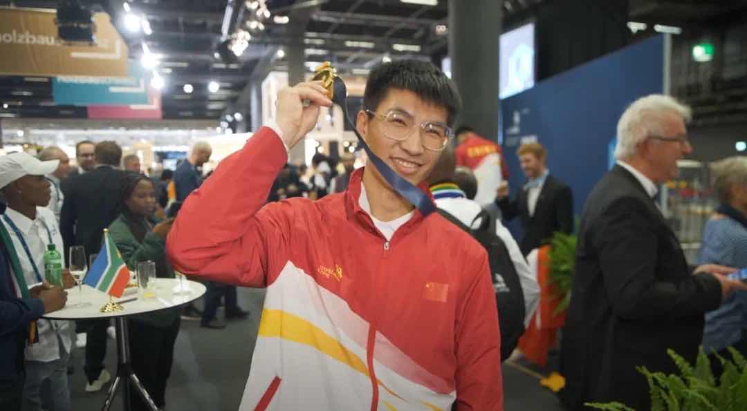 中国式现代化奋进者|00后木工获世赛金牌,他为何说成才之路可复制 中国式现代化奋进者|00后木工获世赛金牌,他为何说成才之路可复制(图1)