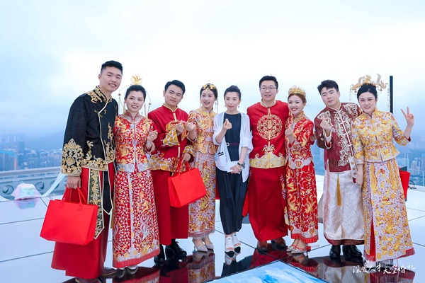 深圳集体天空婚礼,非遗金饰为爱见证(图3) 深圳集体天空婚礼,非遗金饰为爱见证