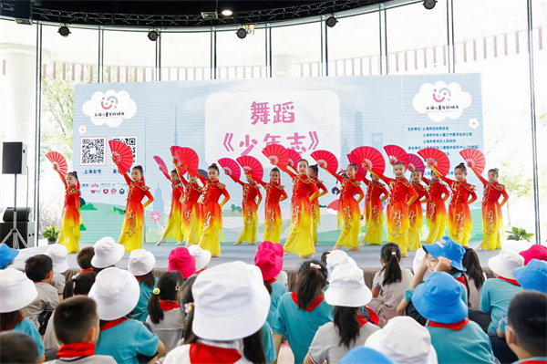 少年儿童心向党共创友好伴成长上海市儿童庆“六一”亲子嘉年华活动今天举行 少年儿童心向党共创友好伴成长上海市儿童庆“六一”亲子嘉年华活动今天举行(图1)