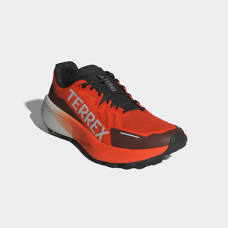 adidas TERREX发布新款越野竞训跑鞋 Agravic 3 大速恒星,竞赛野训,游刃有余(图4) adidas TERREX发布新款越野竞训跑鞋 Agravic 3 大速恒星,竞赛野训,游刃有余