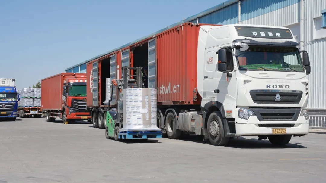 二十四节气看蒙牛丨芒种走进位于“黄金奶源带”的蒙牛察北工厂(图2) 二十四节气看蒙牛丨芒种走进位于“黄金奶源带”的蒙牛察北工厂(图2)